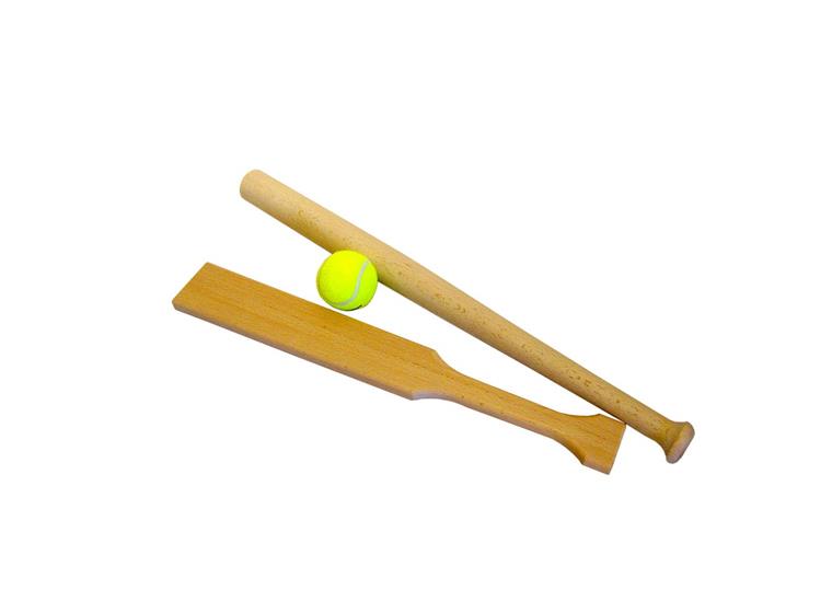 Brännboll set Ett platt bollträ, ett runt och en boll