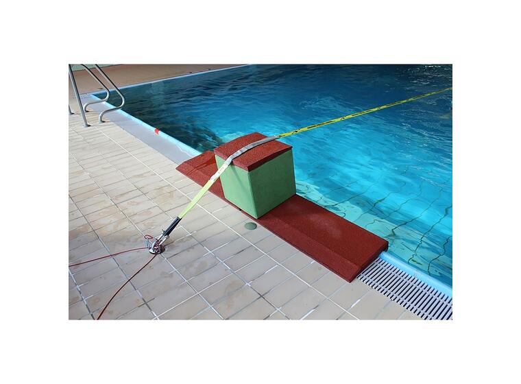 Slack line för simhall Gå på lina över bassängen 