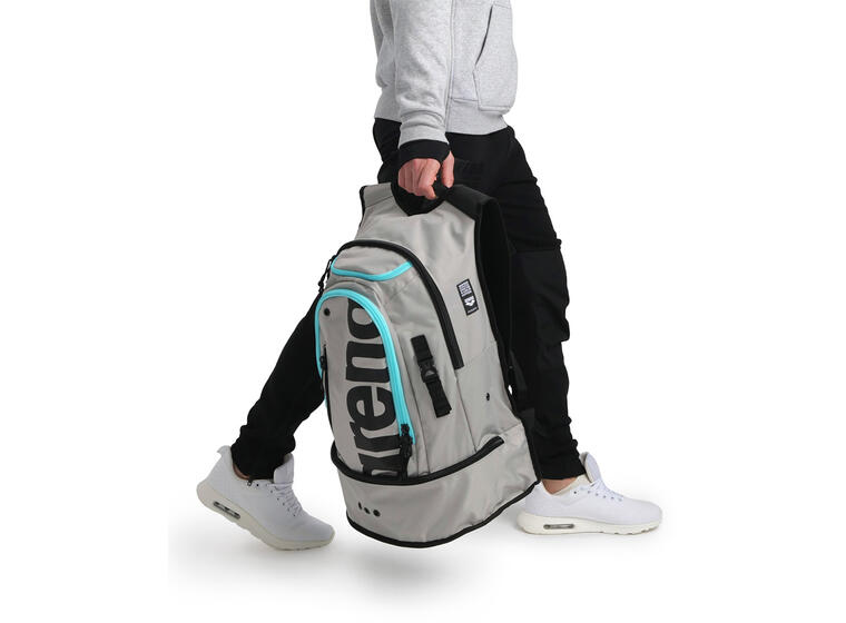 Arena Fastpack 3.0 Ryggsäck 40L Silver | Simsäck för simutrustning 