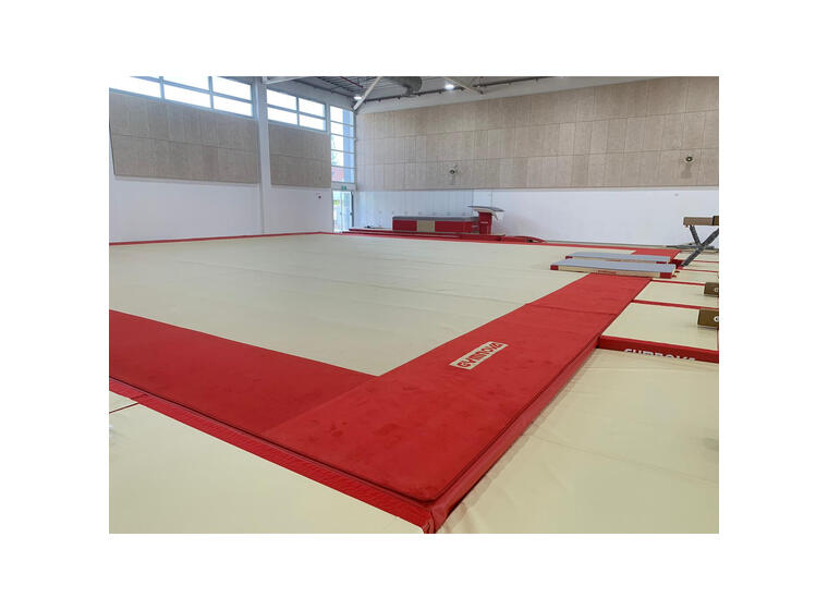 Gymnova Fristående golv 14x14 FIG Certifierat Fjädrar omonterade 