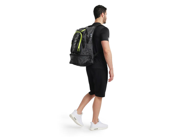 Arena Fastpack 3.0 Ryggsäck 40L Svart/Gul | Simsäck för simutrustning 