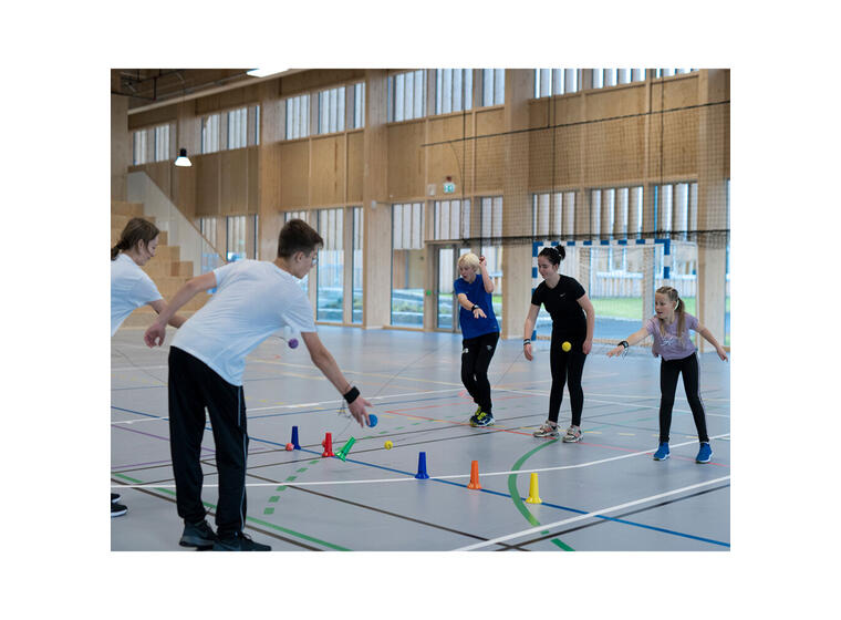Returboll Favoritspel på skolgården 8 st. returbollar | 6 st. koner 
