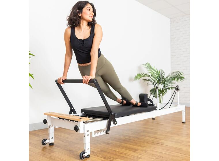 Pilates Reformer R8 Pro | Vit Pilatesbänk | Privatbruk 