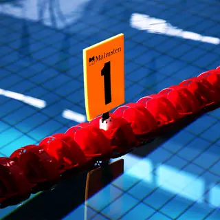 Skylt för simlinor Nummerskylt för simbanor