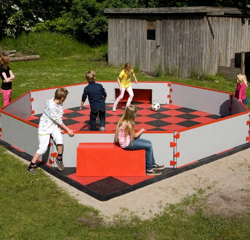 Pannabana - 5,5 x 5,5 meter Sarg för fotbollsspel |  Med golv 