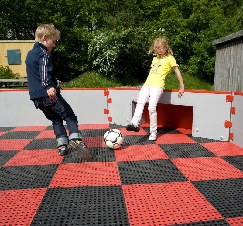 Pannabana - 5,5 x 5,5 meter Sarg för fotbollsspel |  Med golv 