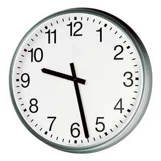 Peweta radiostyrd v&#228;ggklocka Bolls&#228;ker V&#228;derbest&#228;ndig klocka med siffror