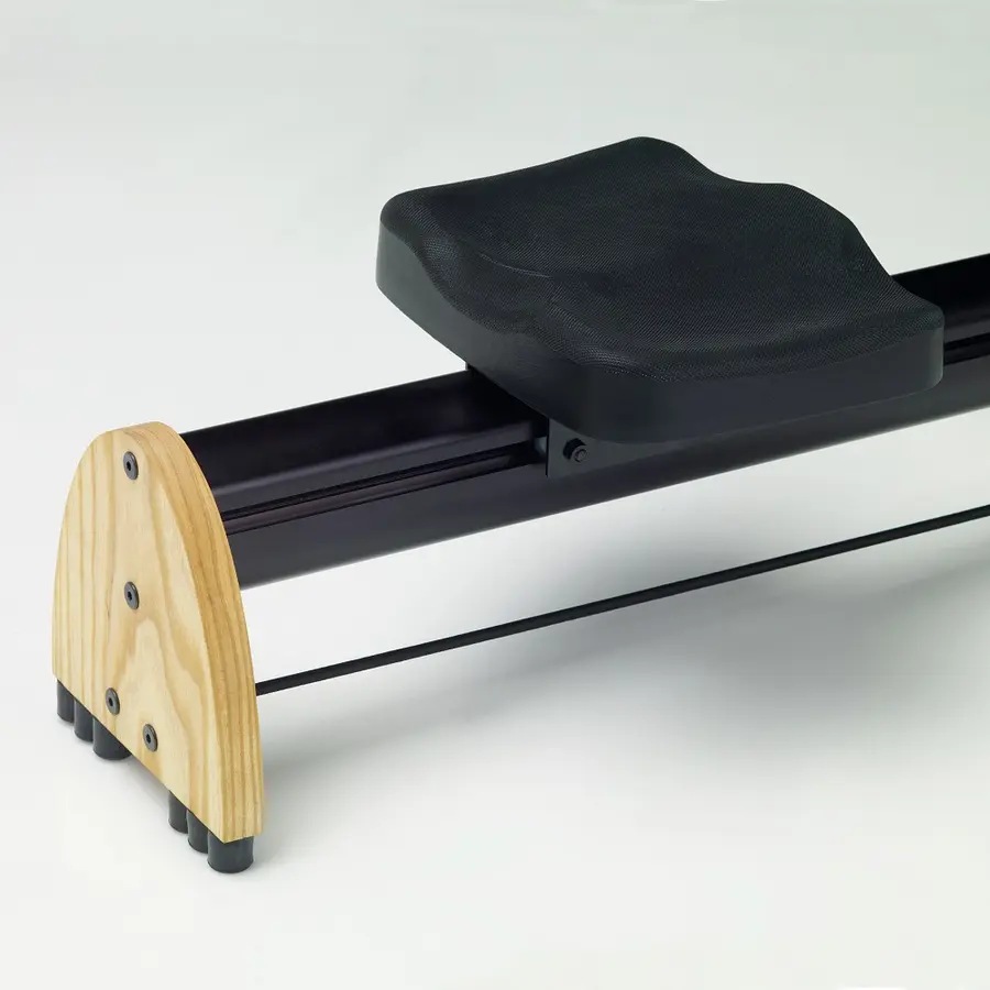 Roddmaskin i trä med vattenmotstånd WaterRower i träslaget ek 