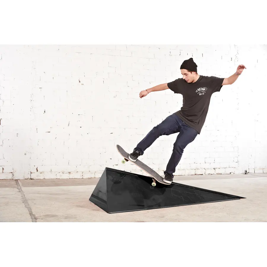 Skateramp Pole Bank 200x70x70 cm 