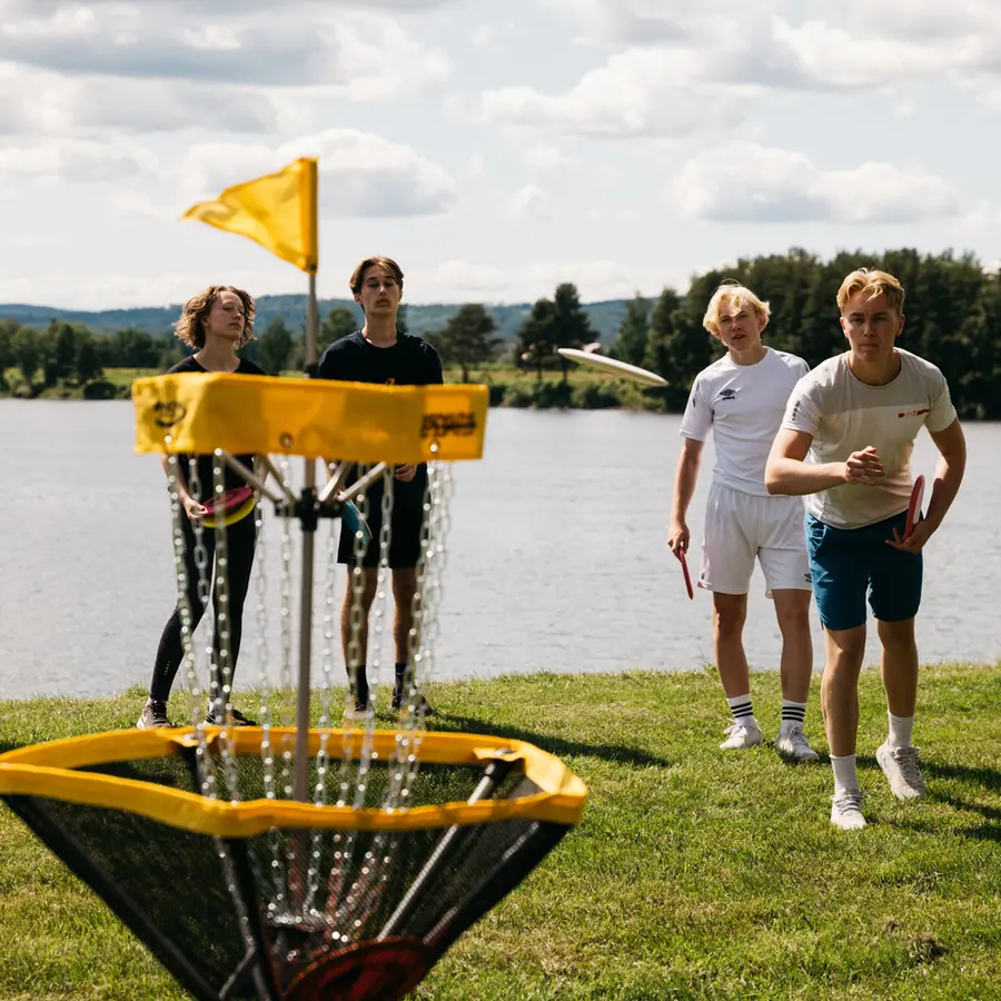 Klassuppsättning Disc Golf Midrange 15 discar | 1 ryggsäck | 1 korg 