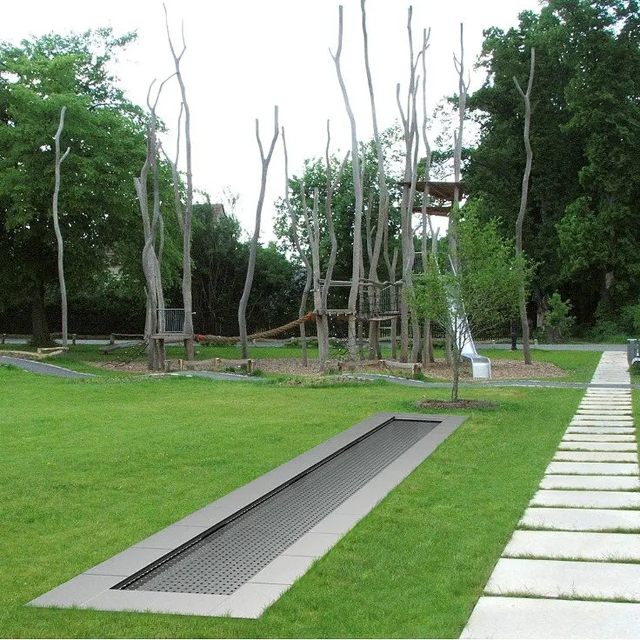 Nedfelt trampoline Kids Track 6m Til offentlige lekeplasser 