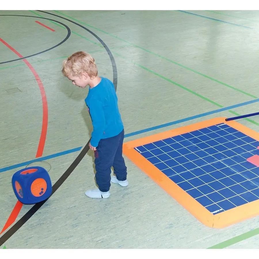 Matematiktärning i EVA skum 21 x 21 cm 6 st fönster med 16 st hål i varje 