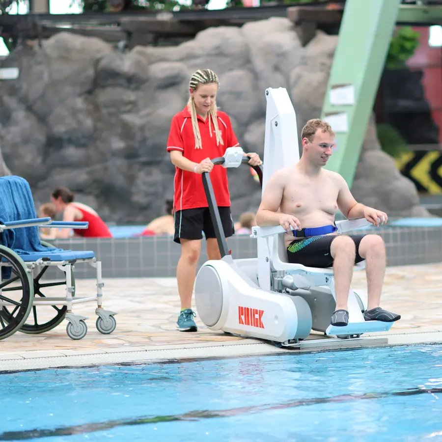 Poollift R36 | Bassänglift Mobil patientlyft för simhallar 