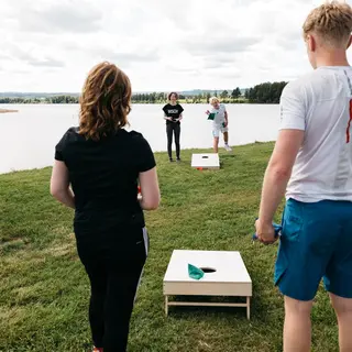 Sport-Thieme Cornhole "Tournament" Ärtpåsespel Träplatta med hål