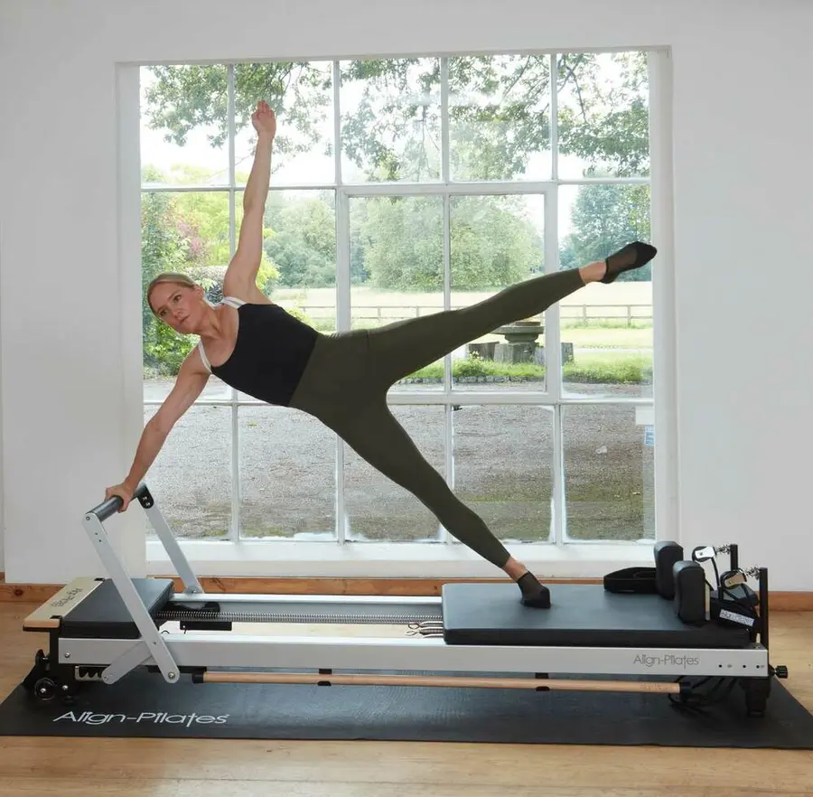 Pilates Reformer C8 Pro | Låga ben Pilatesbänk | Studiobruk 