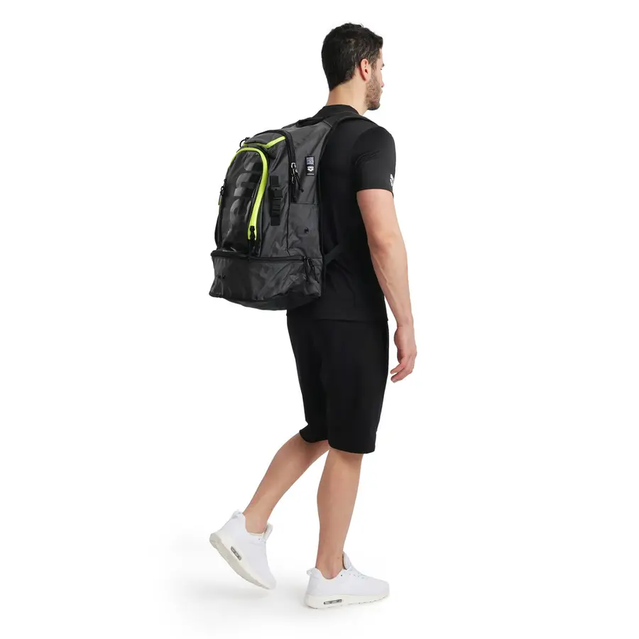 Arena Fastpack 3.0 Ryggsäck 40L Svart/Gul | Simsäck för simutrustning 